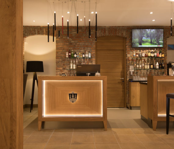 Rezeption Hotel Brunnenhaus Schloss Landau